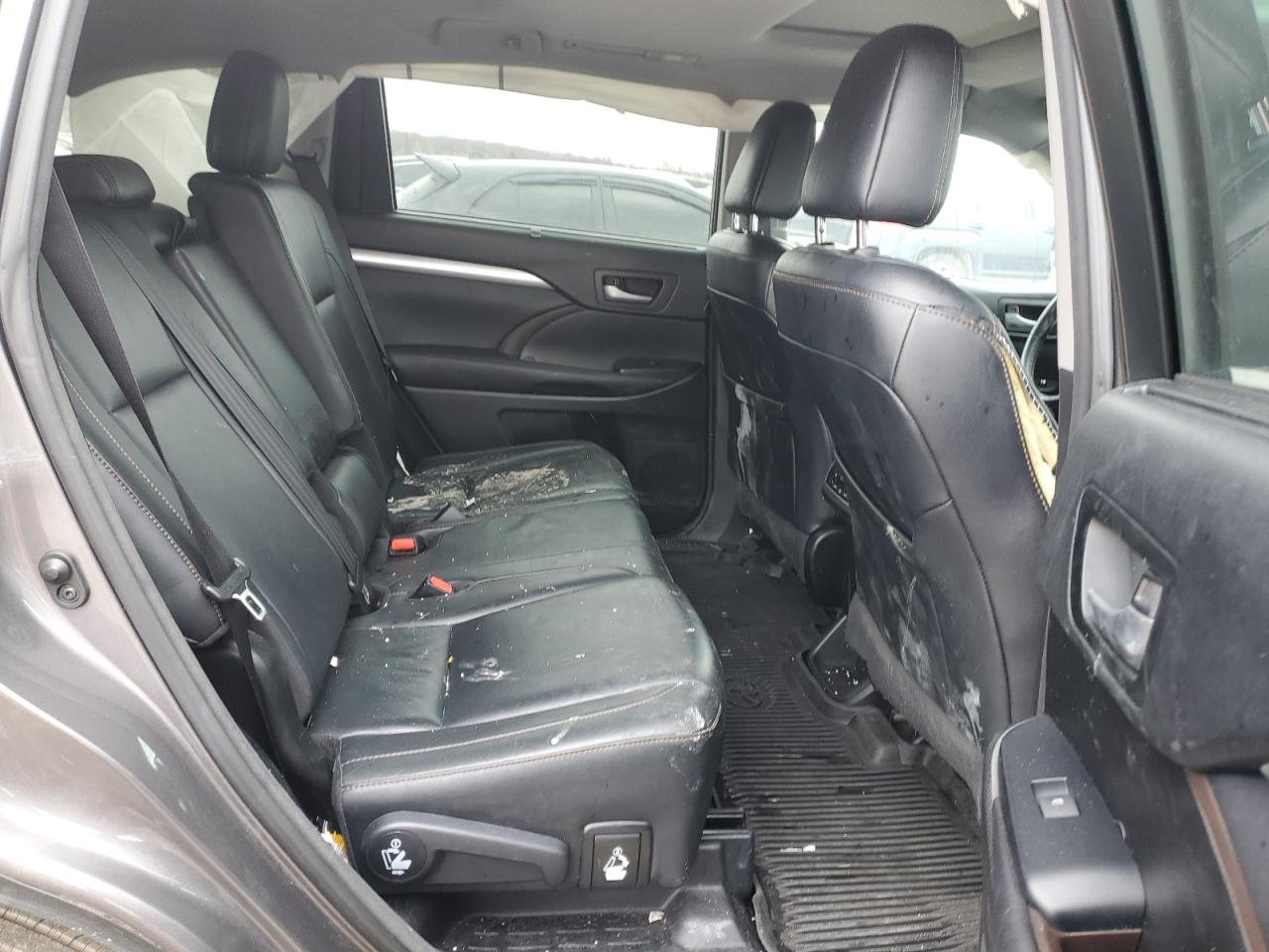 2017 Toyota Highlander - Image 11