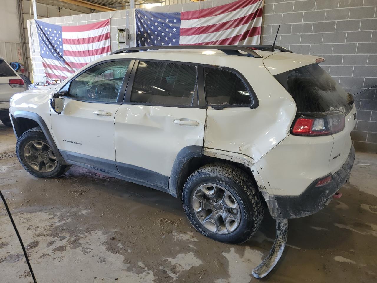 2019 Jeep Cherokee - Image 2