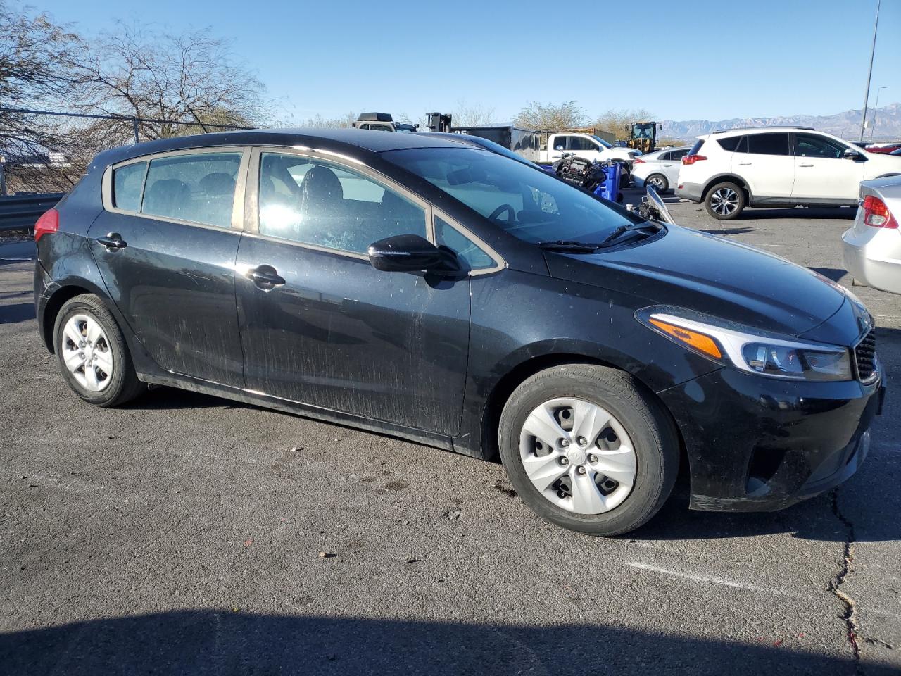 2017 Kia Forte - Image 4