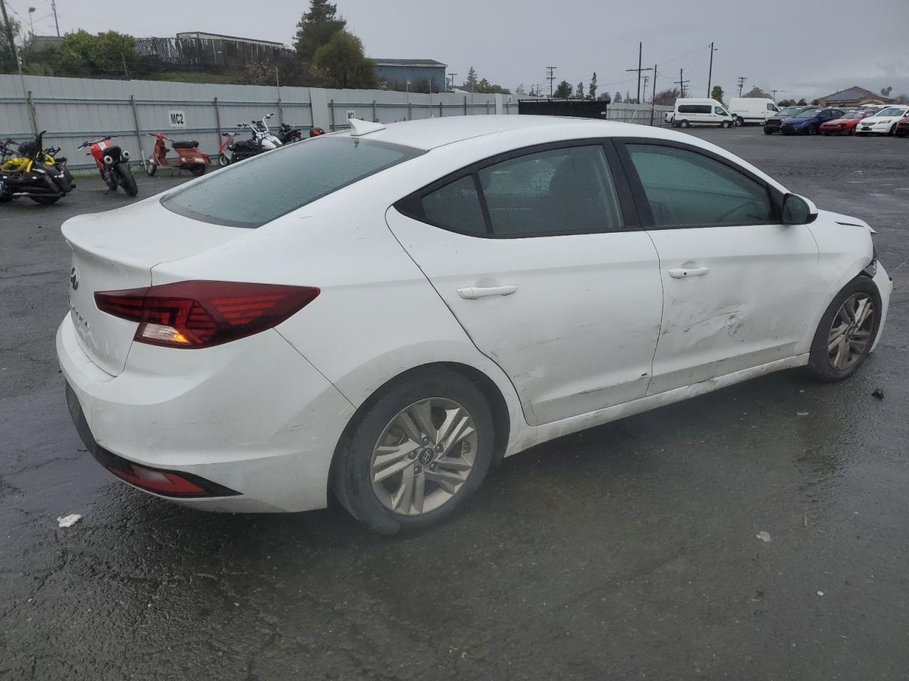 2019 Hyundai Elantra - Image 3