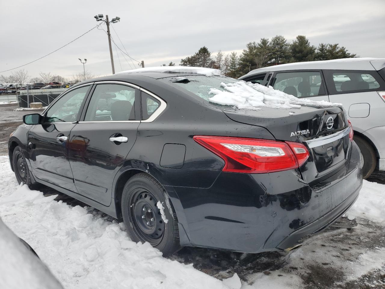 2016 Nissan Altima - Image 2