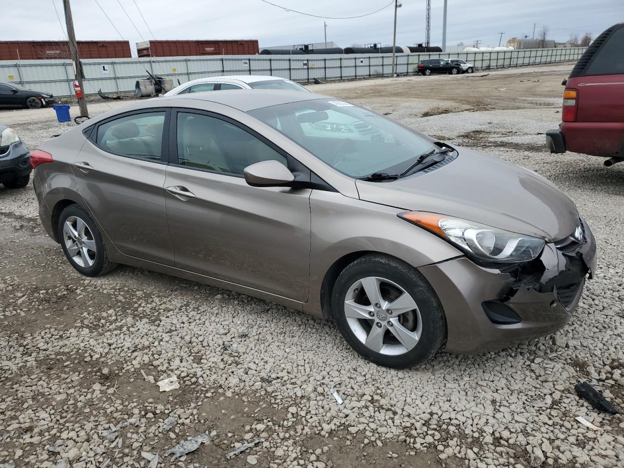 2013 Hyundai Elantra - Image 4