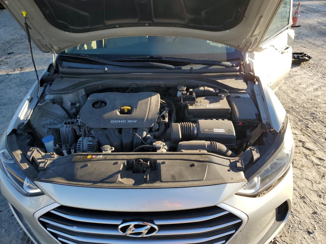 2017 Hyundai Elantra - Image 11