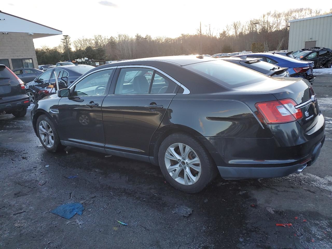 2011 Ford Taurus - Image 2