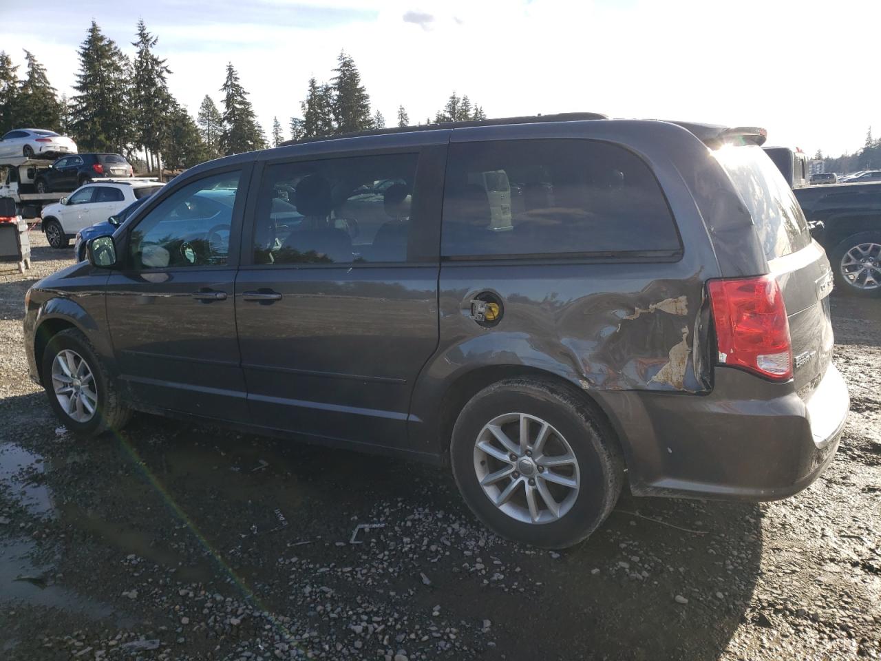 2015 Dodge Caravan - Image 2