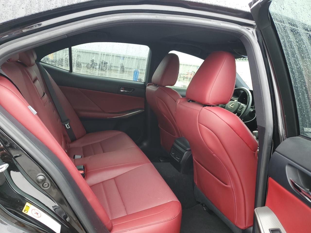 2015 Lexus IS - Image 10