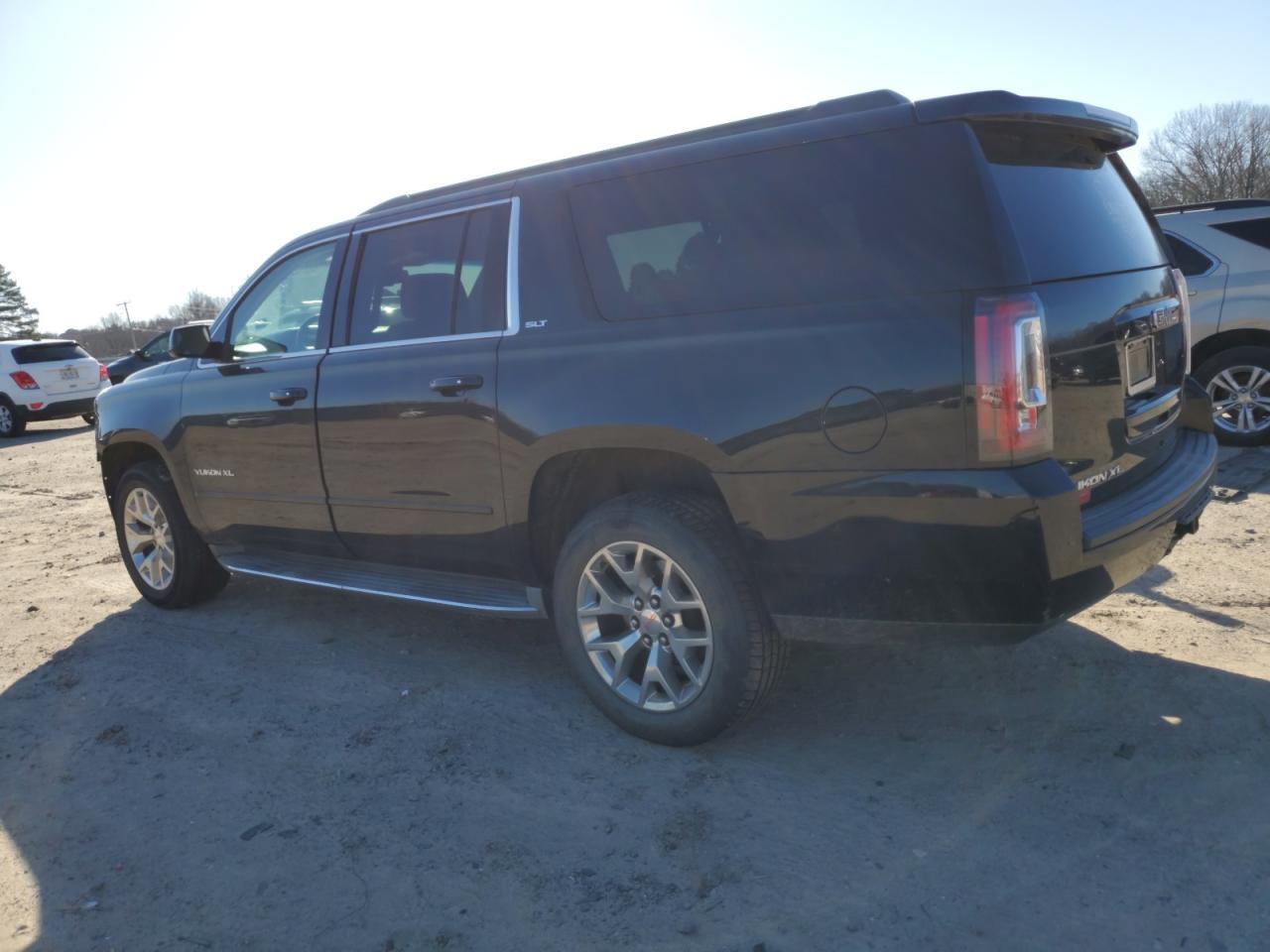 2015 GMC Yukon - Image 2