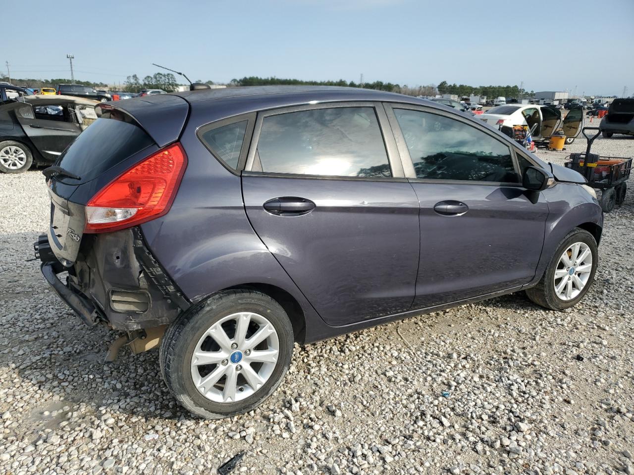 2013 Ford Fiesta - Image 3
