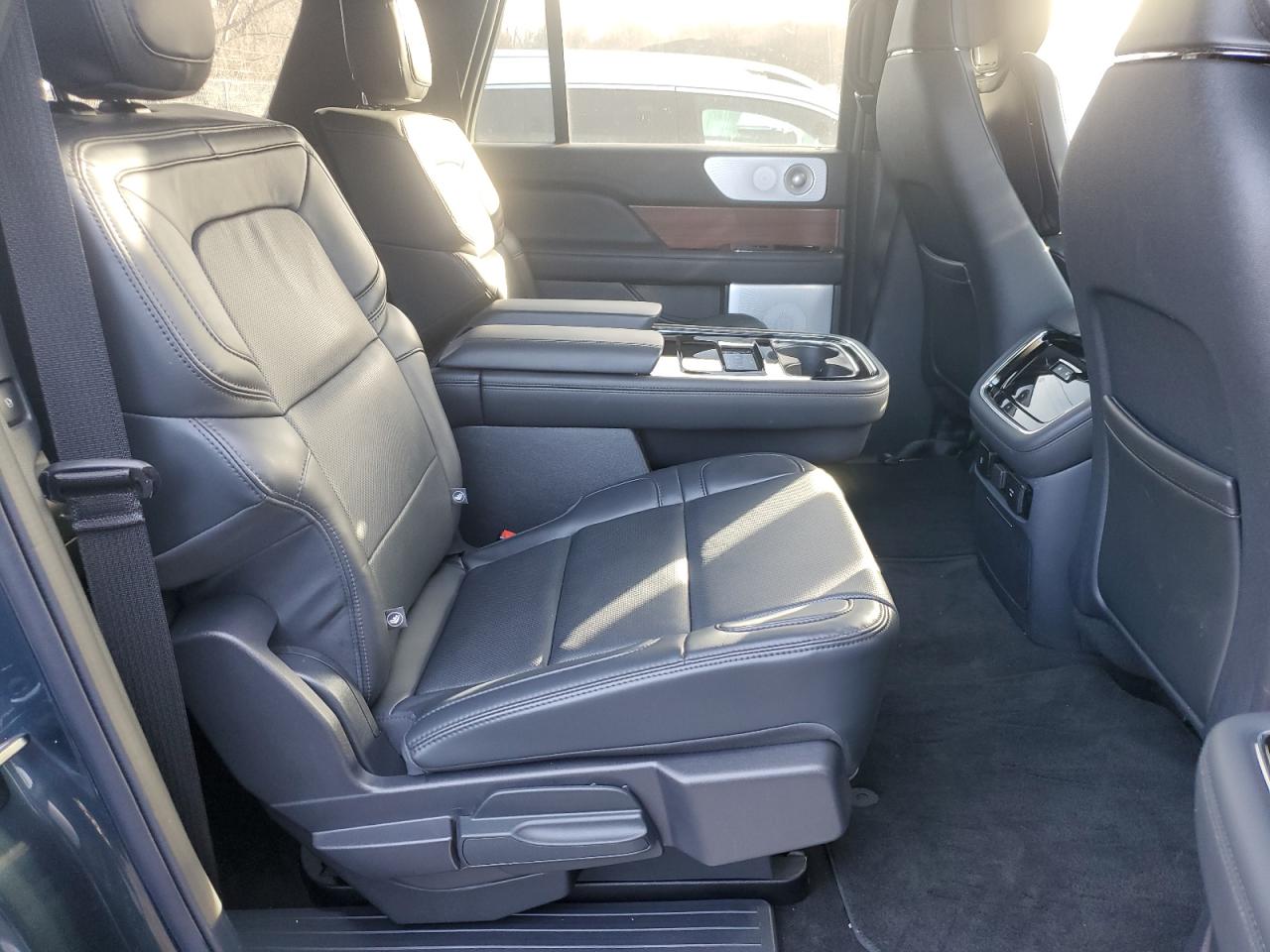 2024 Lincoln Navigator L Reserve VIN: 5LMJJ3LG4REL10785 Lot: 44108185