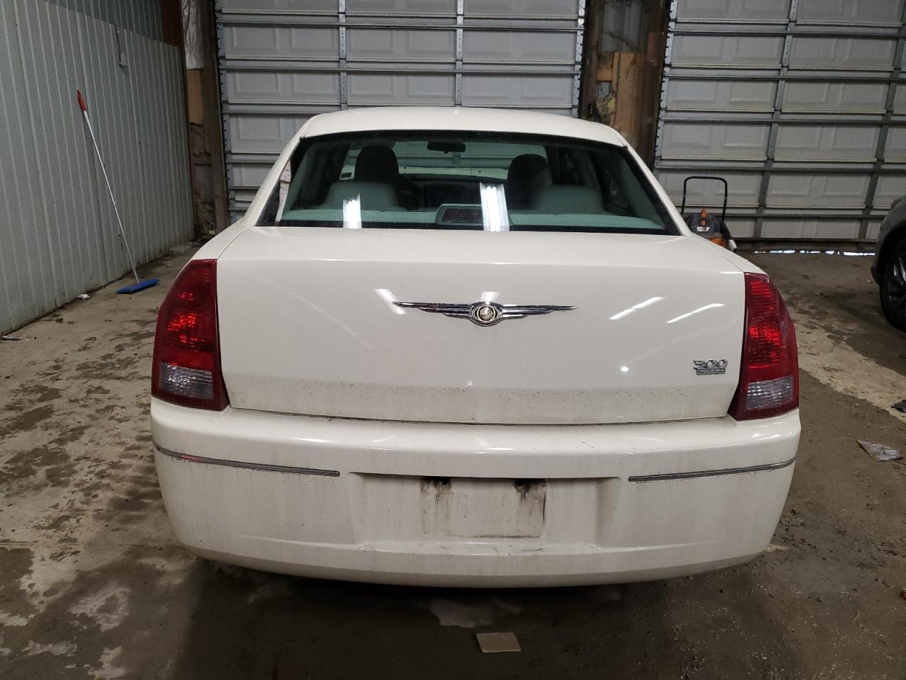 2006 Chrysler 300 - Image 6