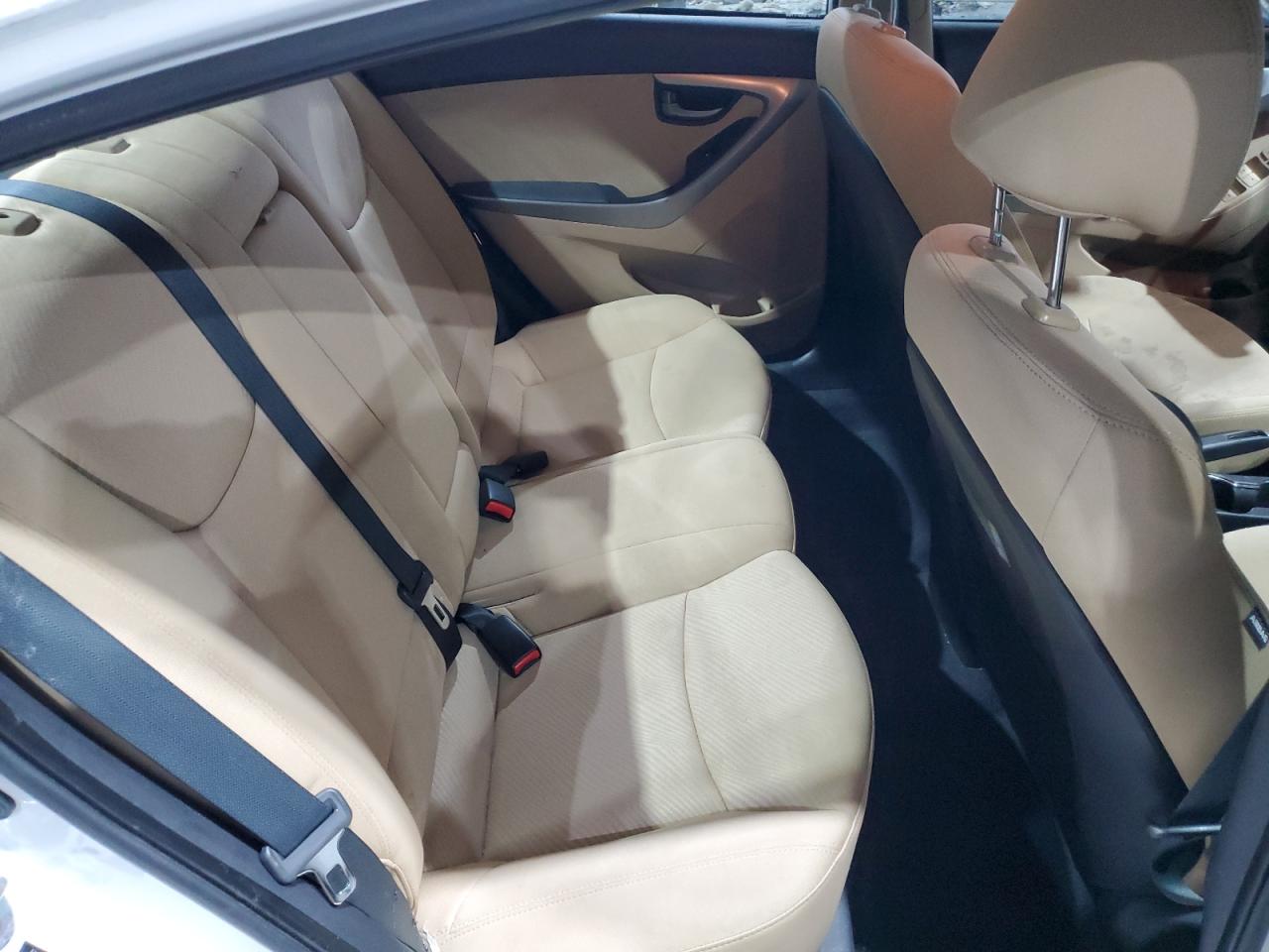 2013 Hyundai Elantra - Image 10