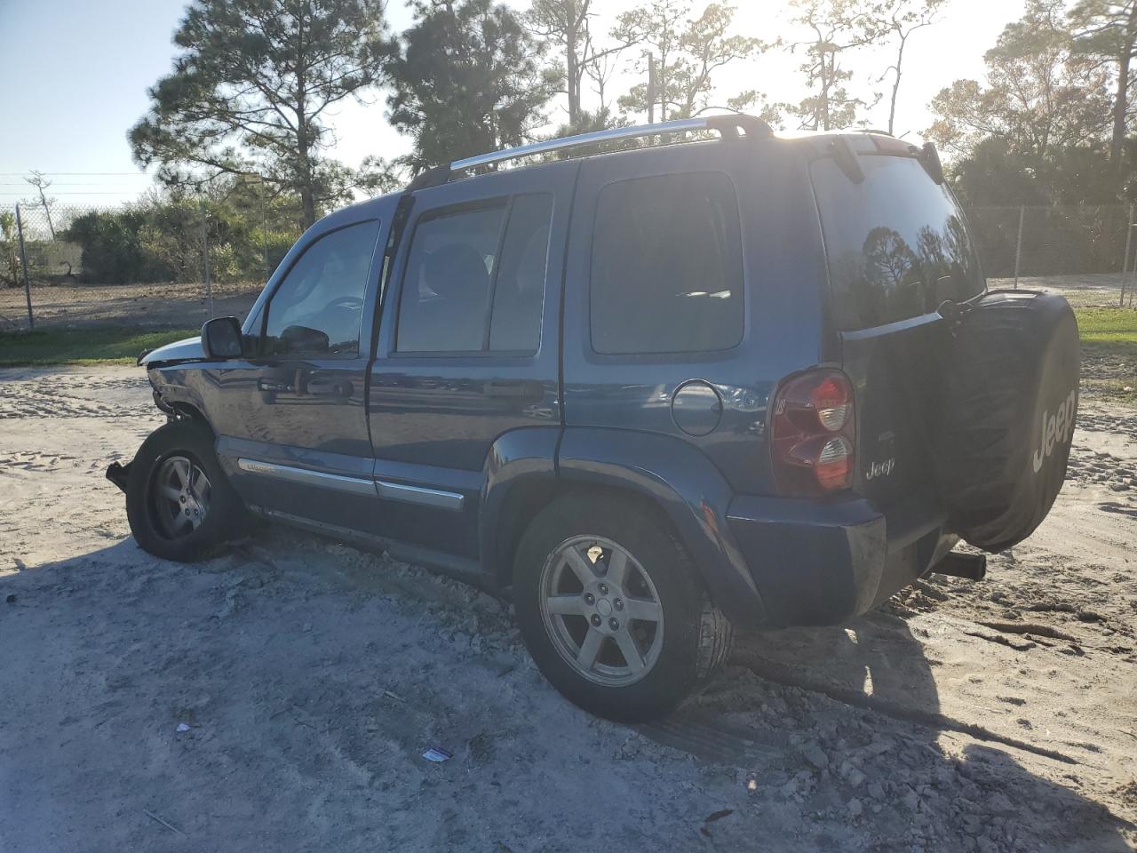 2005 Jeep Liberty (North America) - Image 2