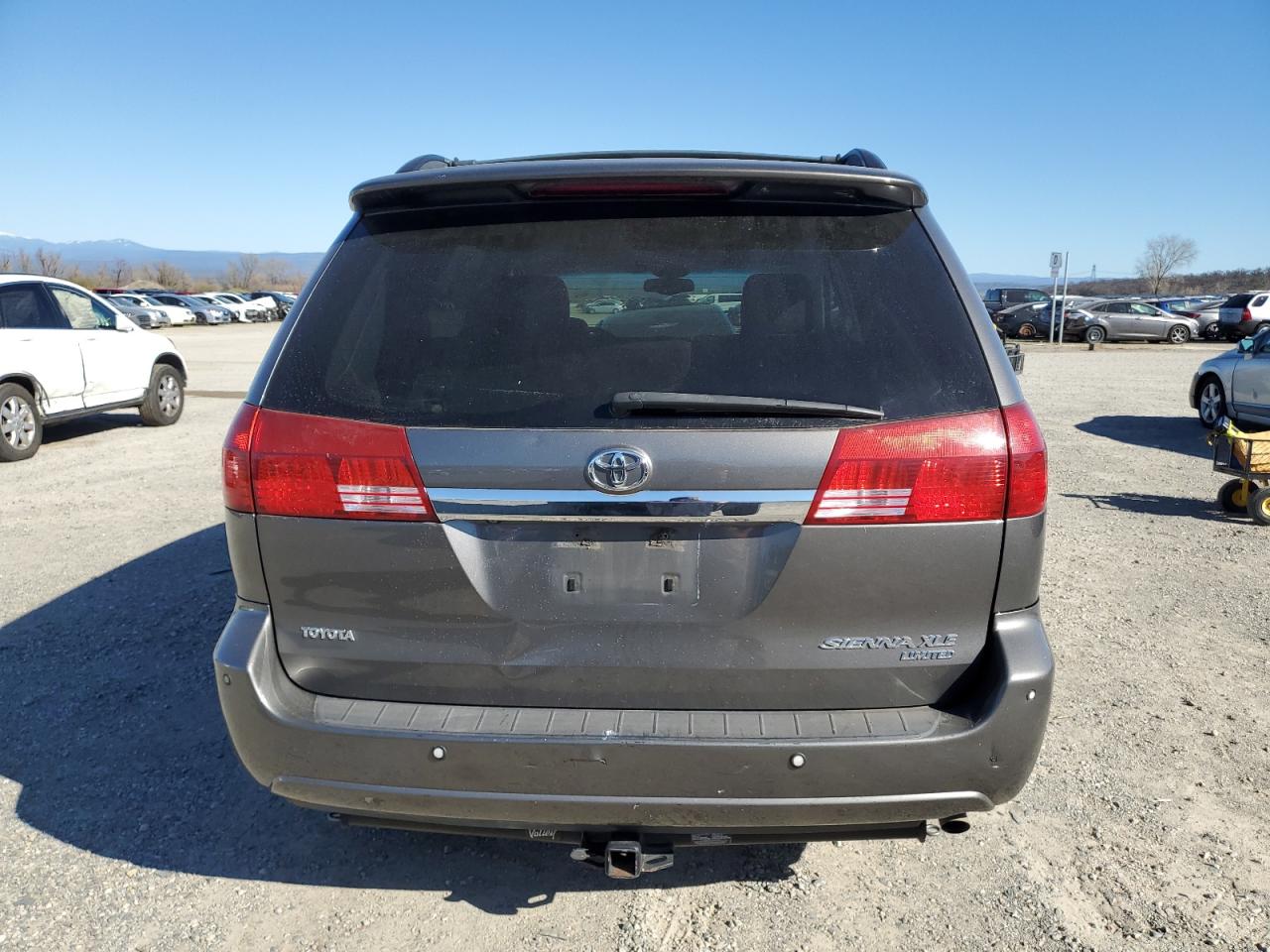 2004 Toyota Sienna - Image 6