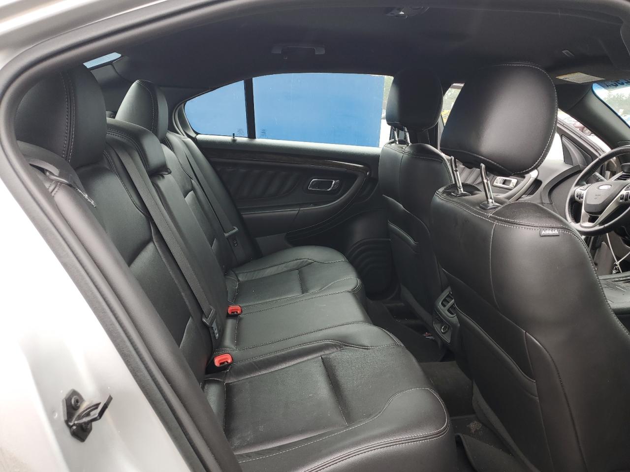 2015 Ford Taurus - Image 10