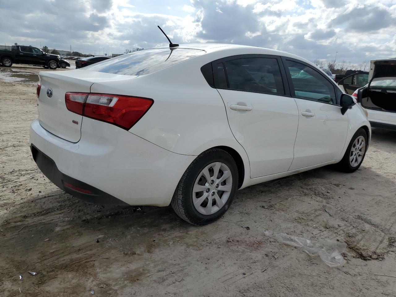 2015 Kia Rio - Image 3