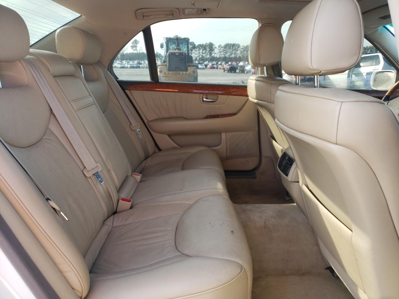 2004 Lexus LS - Image 10