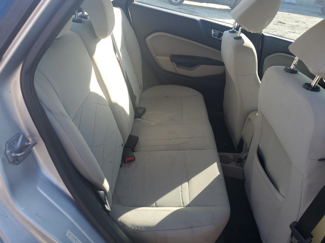 2014 Ford Fiesta - Image 10