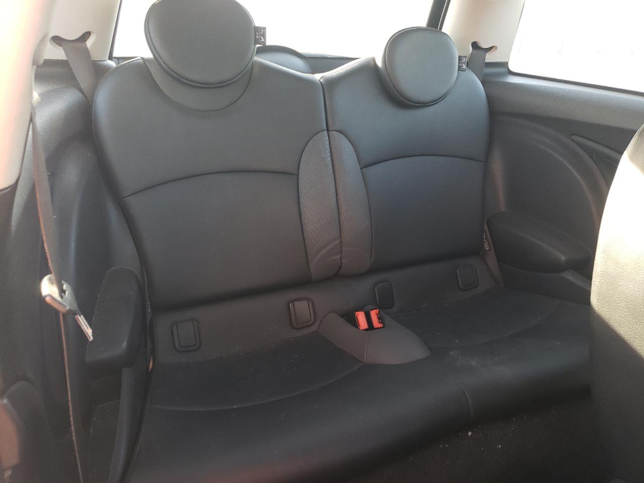 2010 MINI Cooper - Image 11