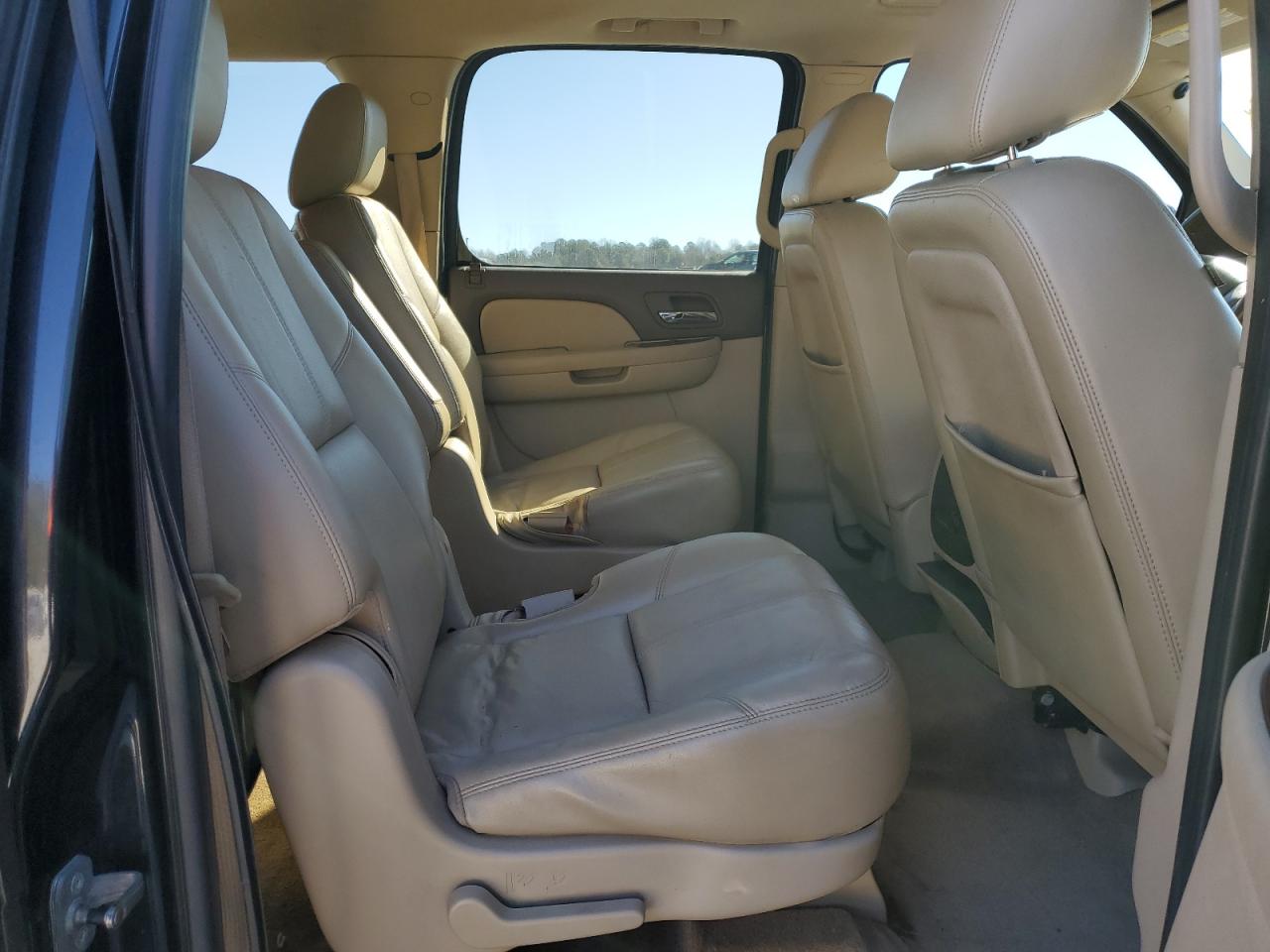 2011 GMC Yukon - Image 11