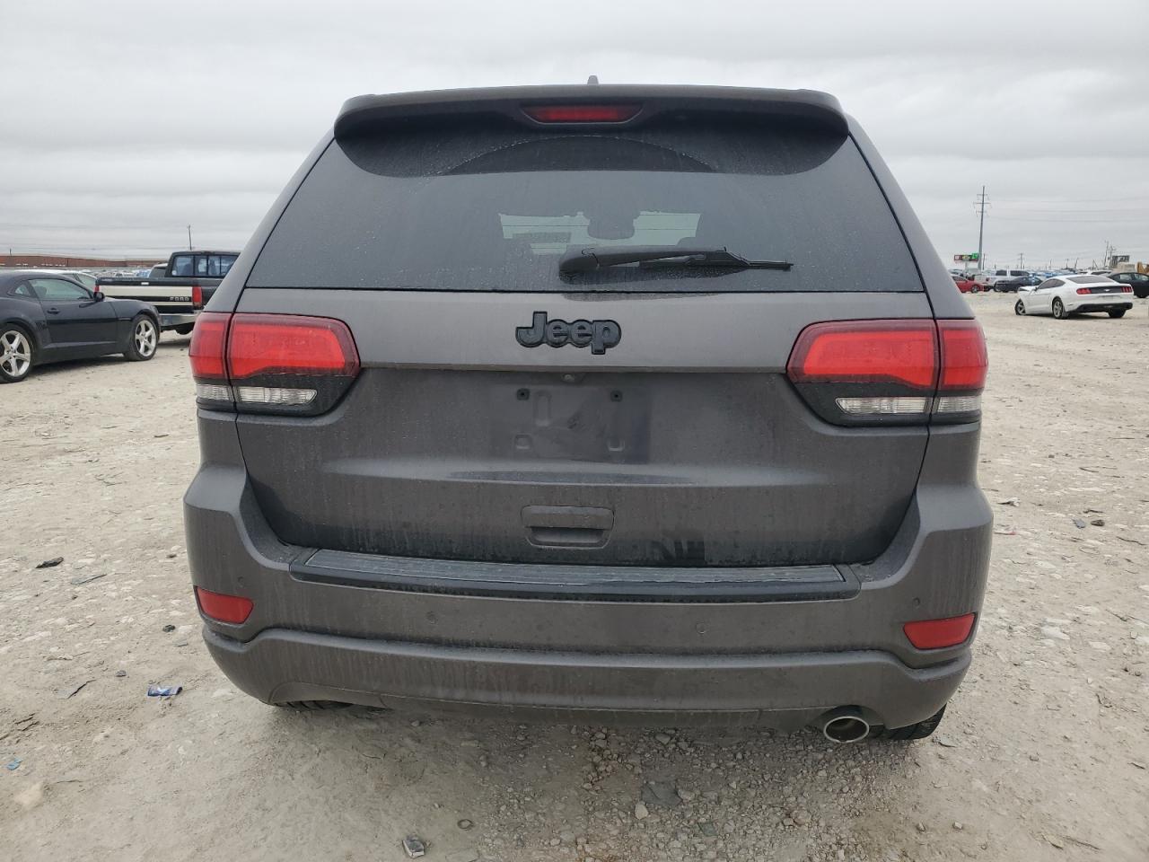 2017 Jeep Grand Cherokee - Image 6