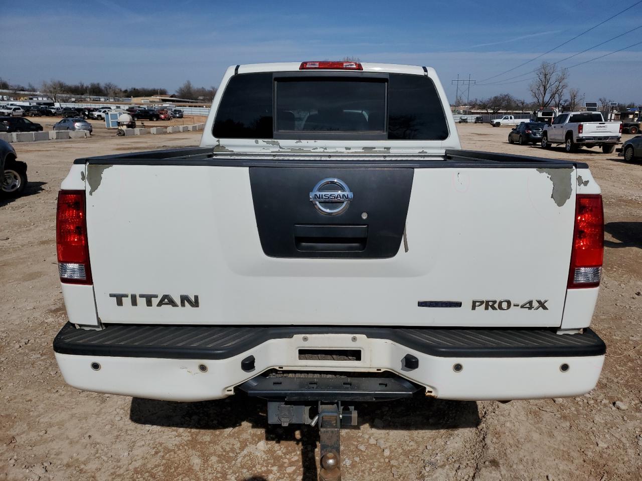 2011 Nissan Titan - Image 6