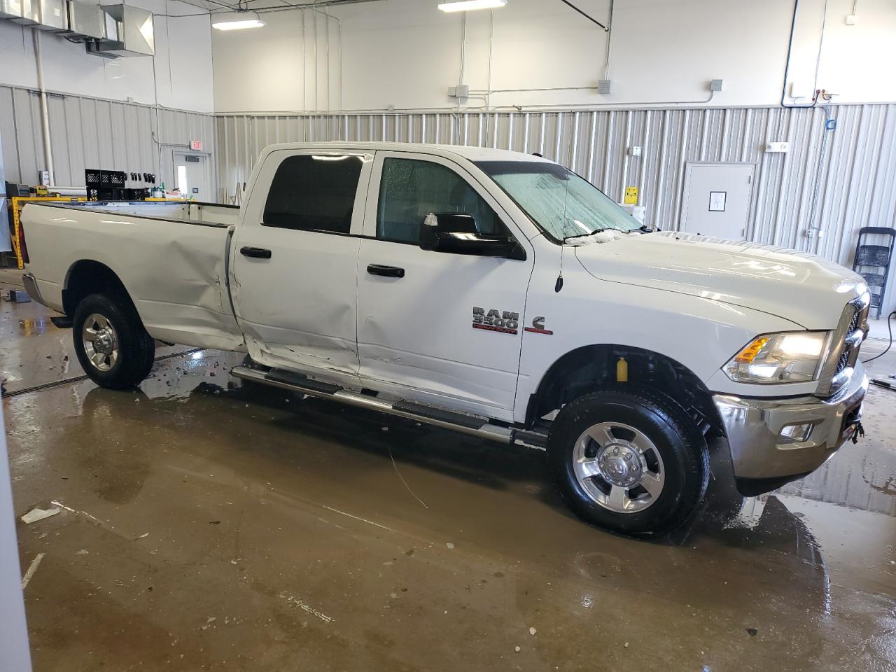 2015 RAM 3500 - Image 4