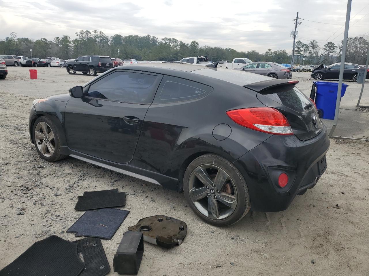2015 Hyundai Veloster - Image 2