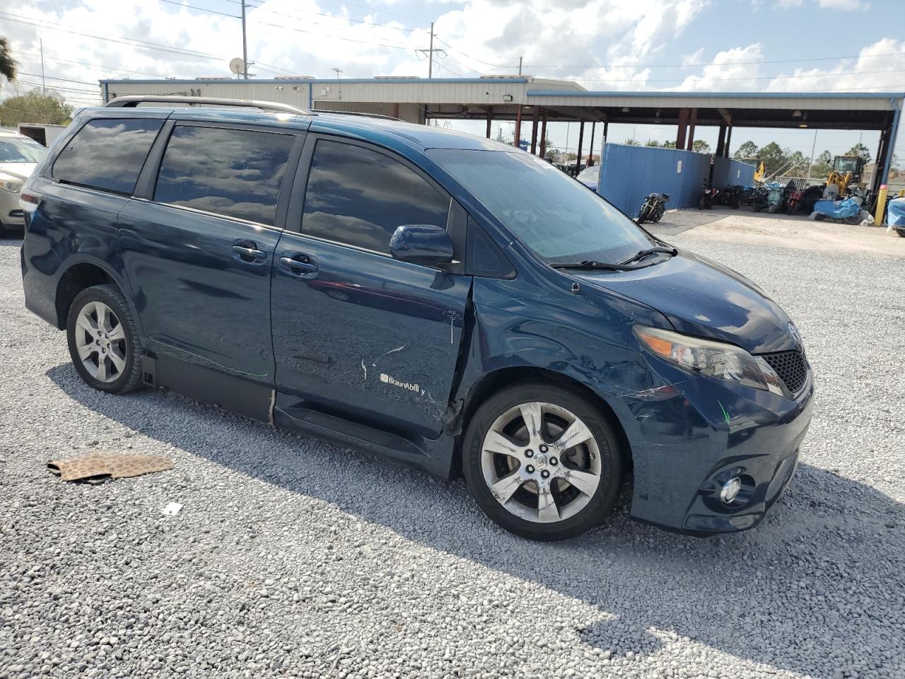 2012 Toyota Sienna - Image 4