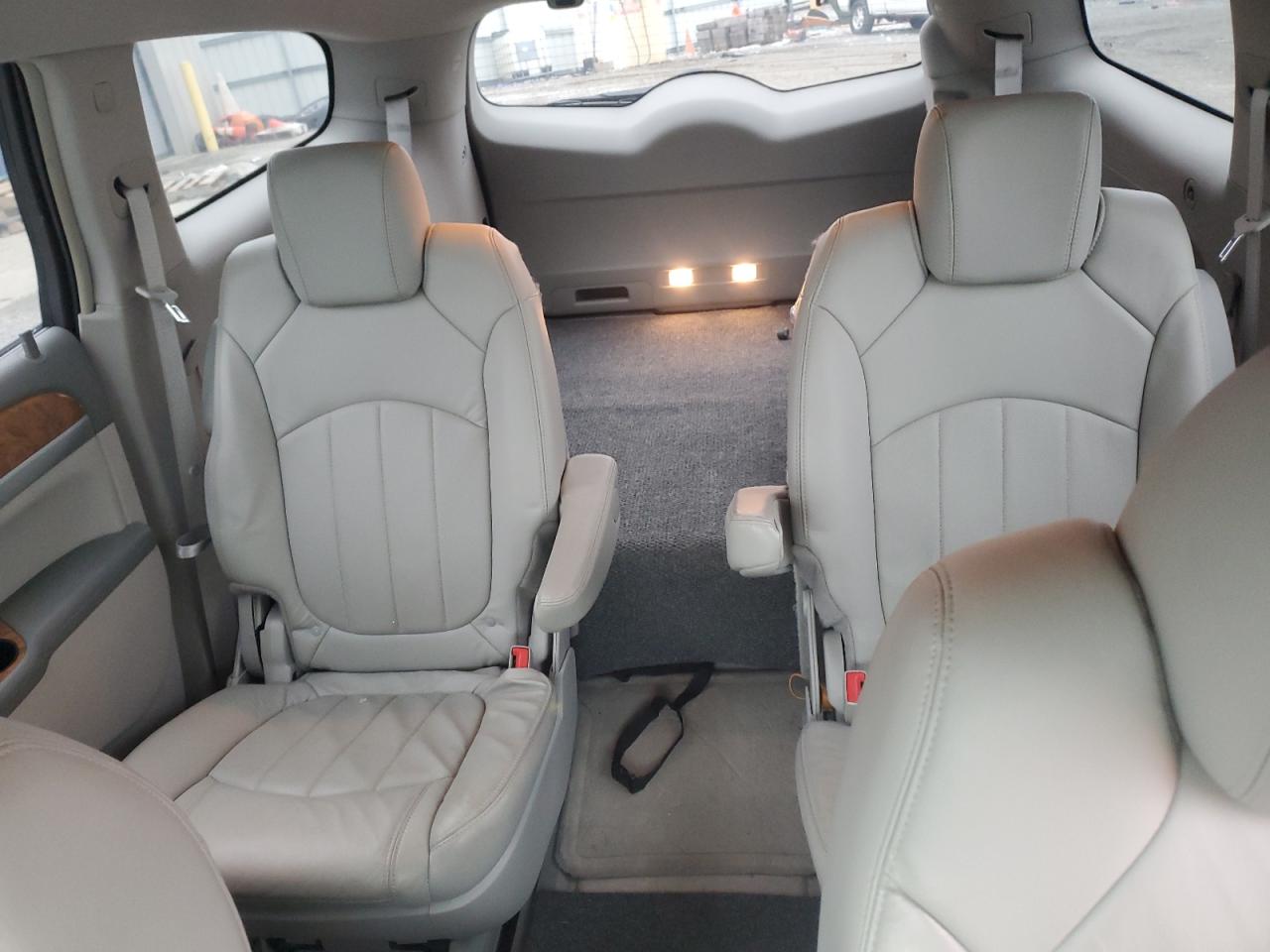 2009 Buick Enclave - Image 10