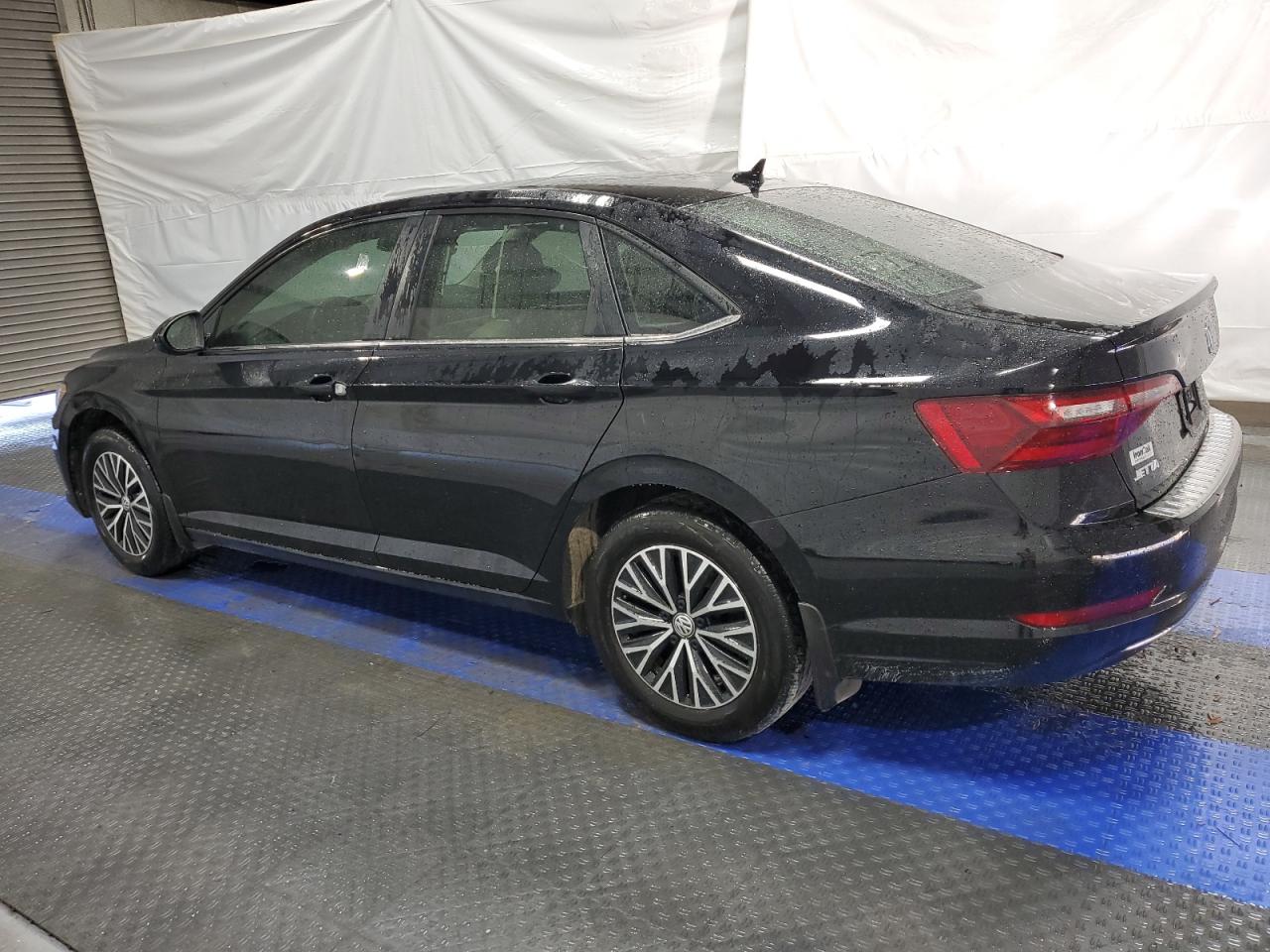 2021 Volkswagen Jetta - Image 2