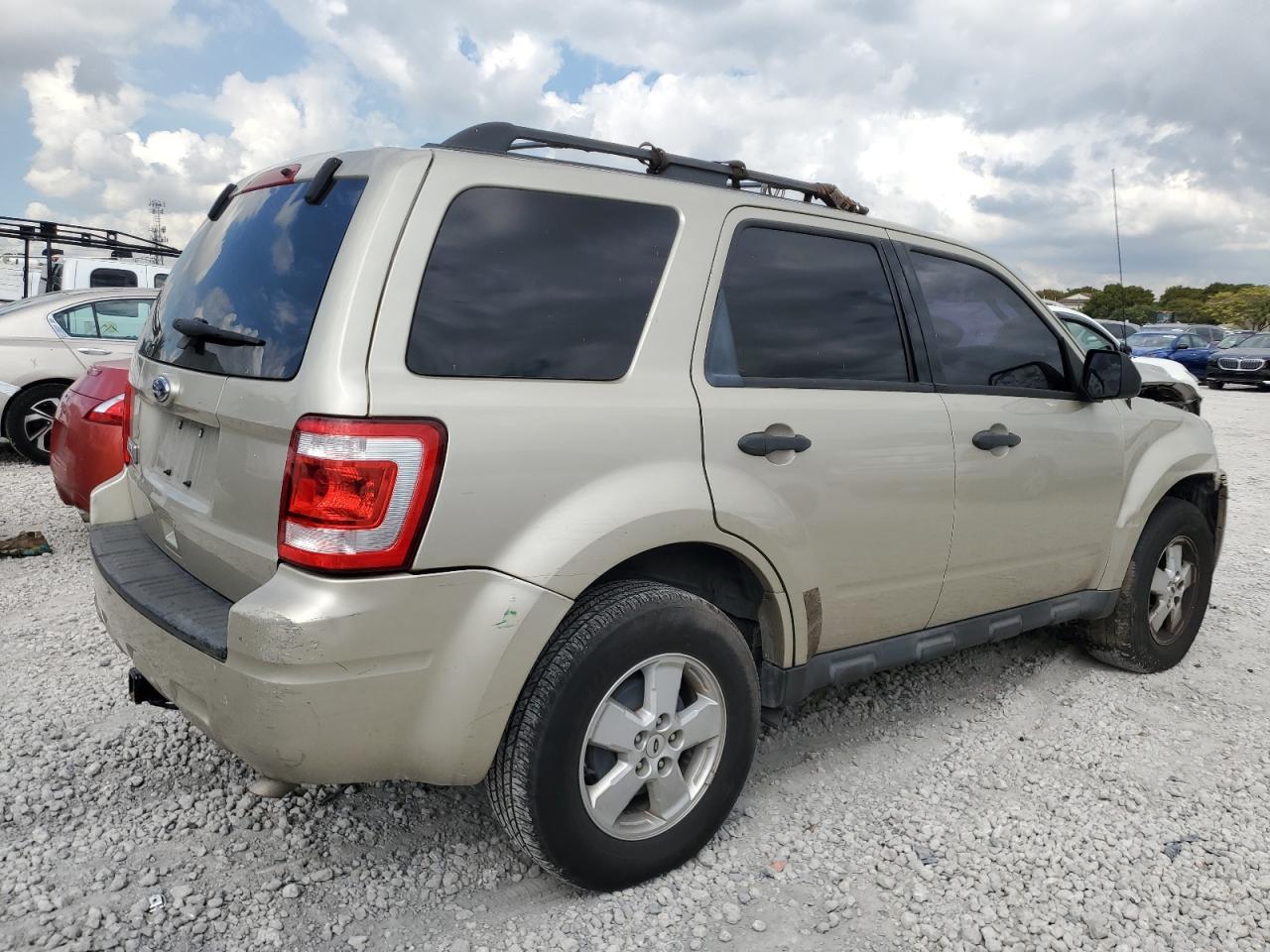 2010 Ford Escape - Image 3