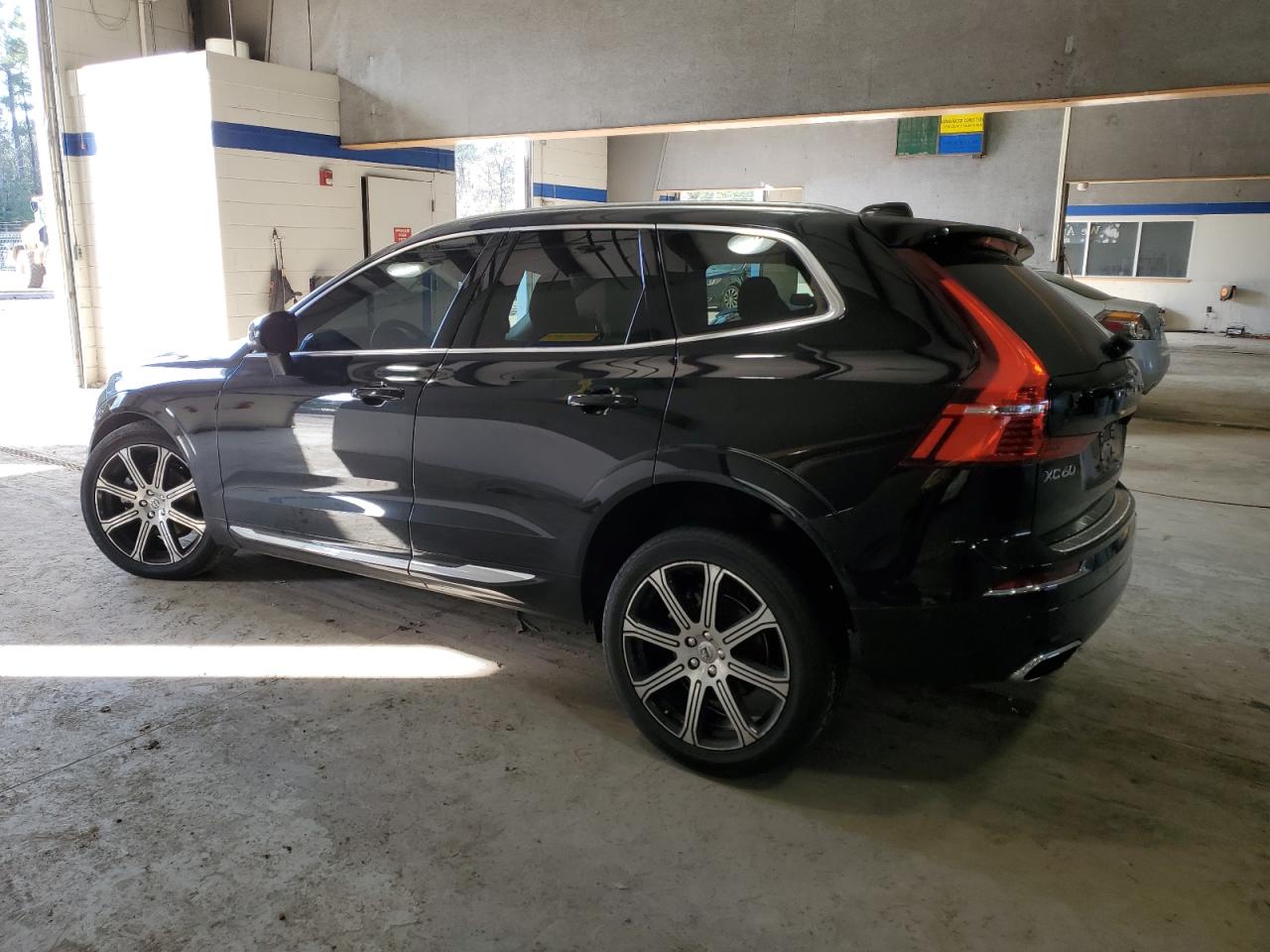 2021 Volvo XC60 - Image 2