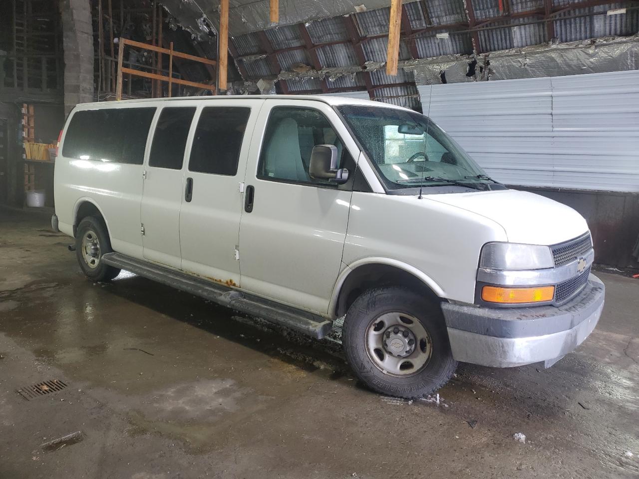 2015 Chevrolet Express - Image 4