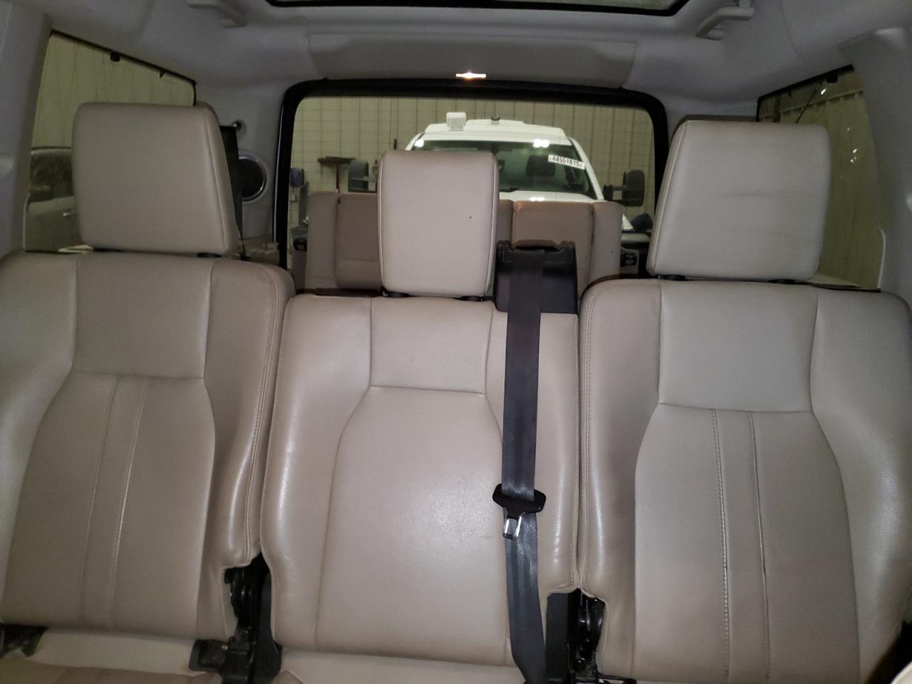 2016 Land Rover LR4 - Image 10