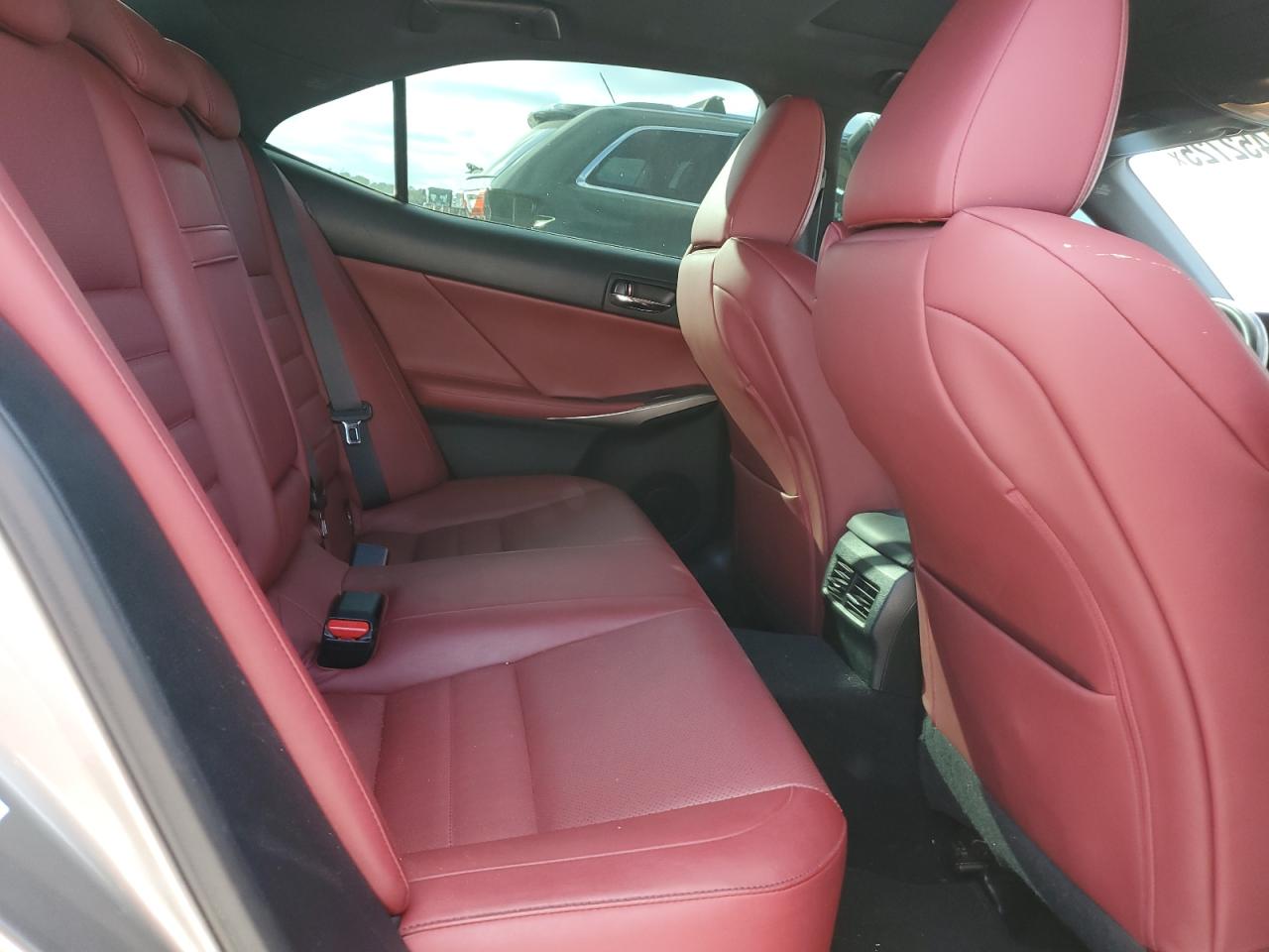 2015 Lexus IS - Image 10