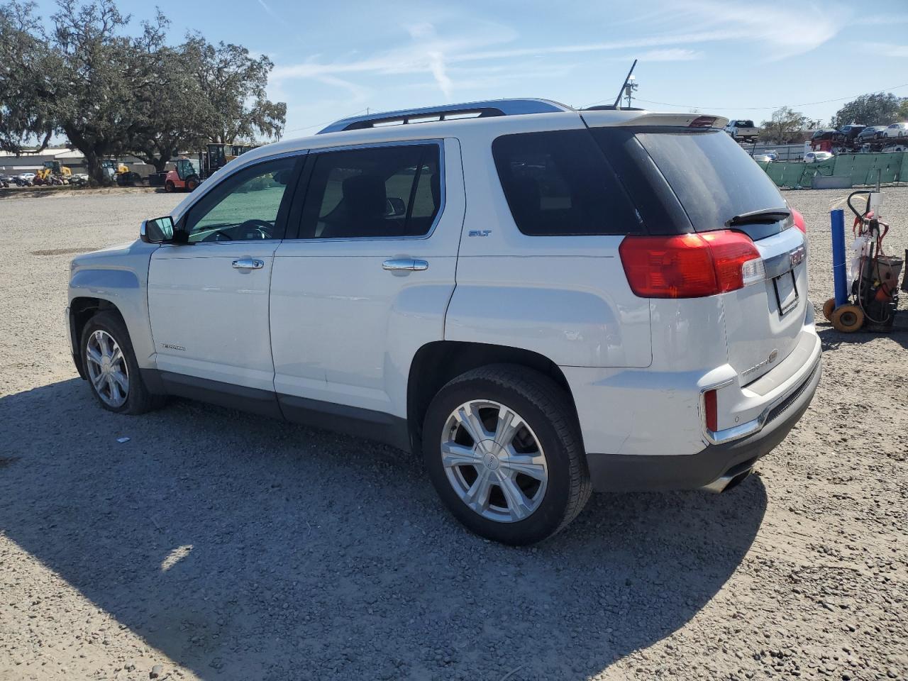 2016 GMC Terrain - Image 2