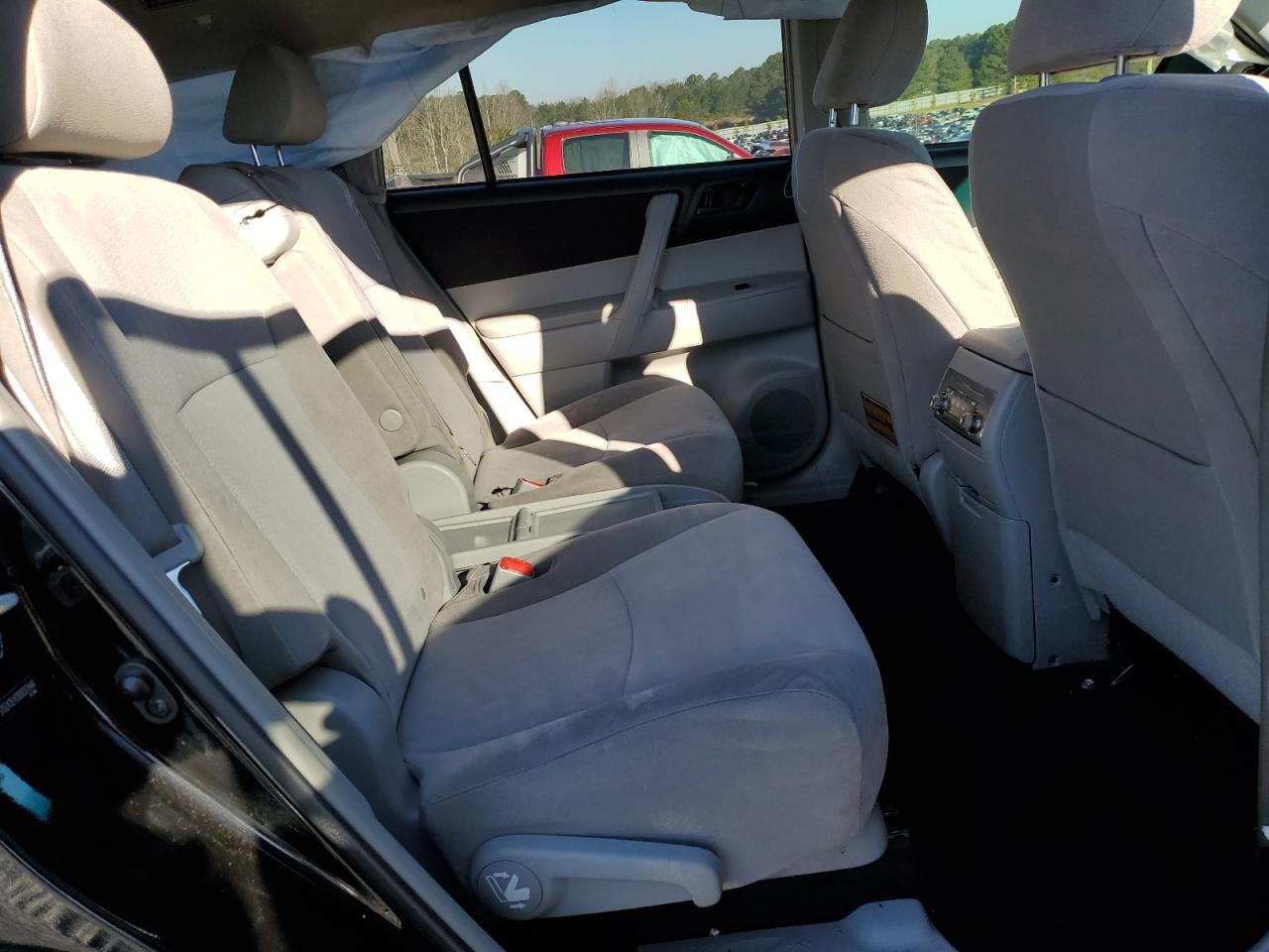 2013 Toyota Highlander - Image 11