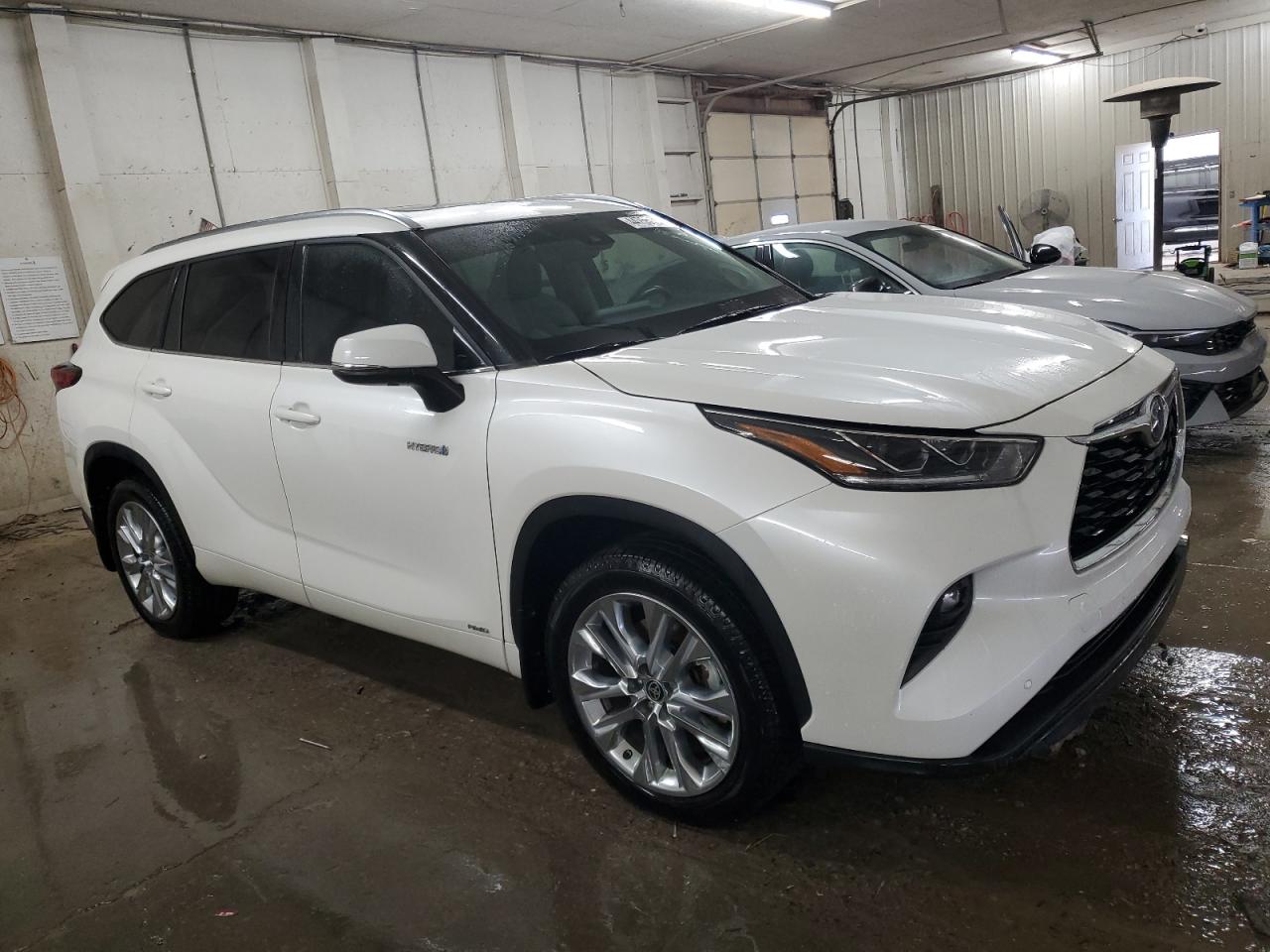 2021 Toyota Highlander - Image 4
