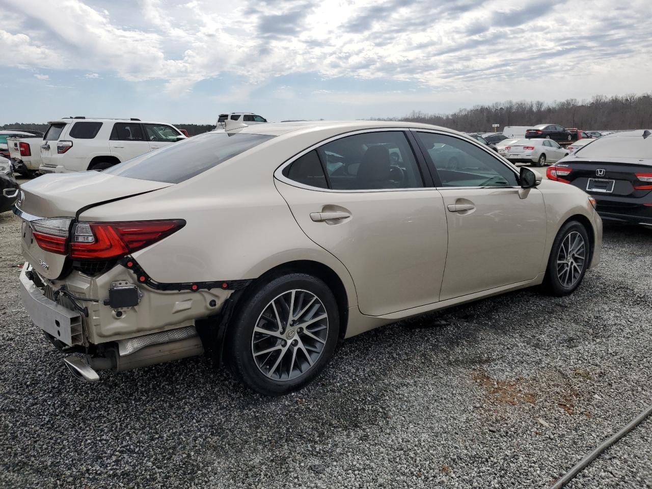 2016 Lexus ES - Image 3