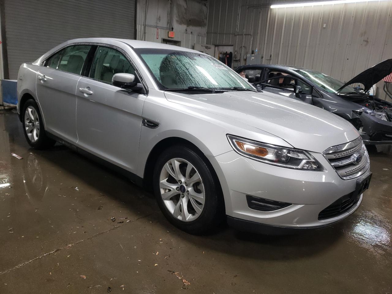 2011 Ford Taurus - Image 4