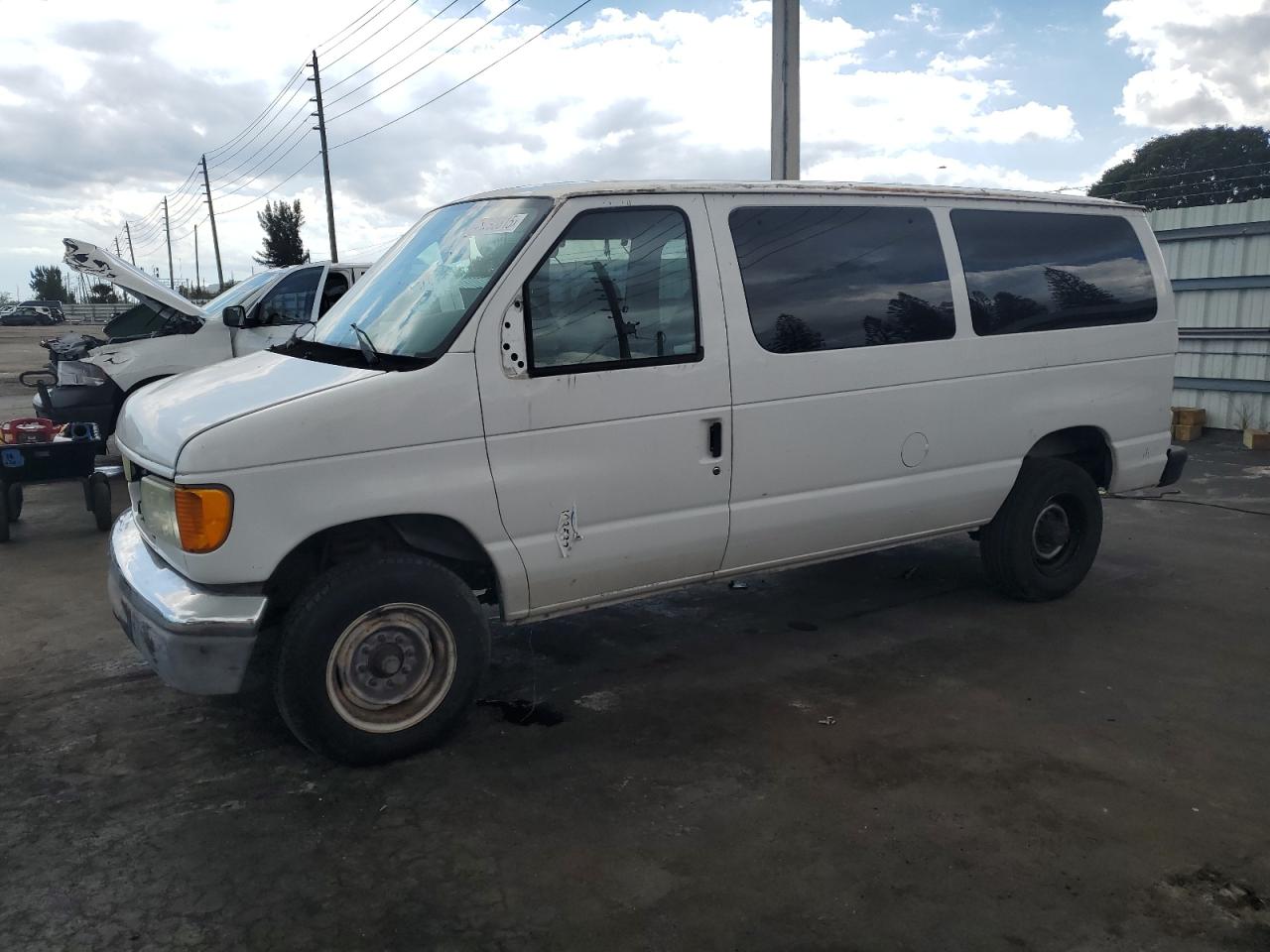 2007 Ford Econoline E350 Super Duty Wagon იყიდება Miami-ში, FL - Front End