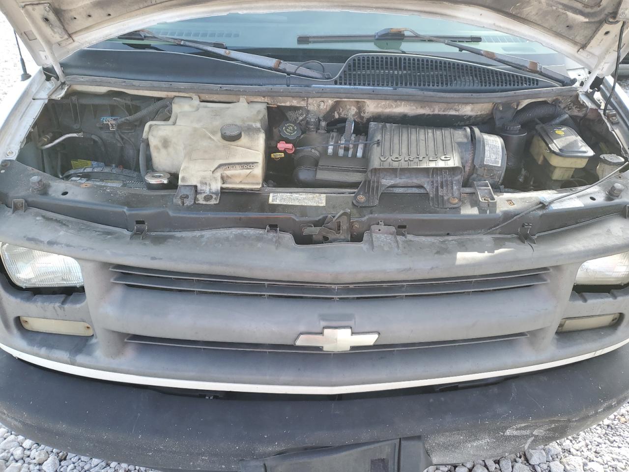 2002 Chevrolet Express - Image 12