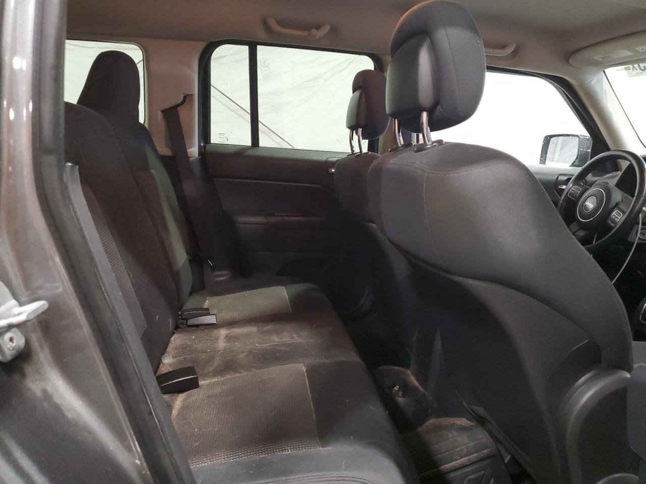 2012 Jeep Liberty (Patriot) - Image 11