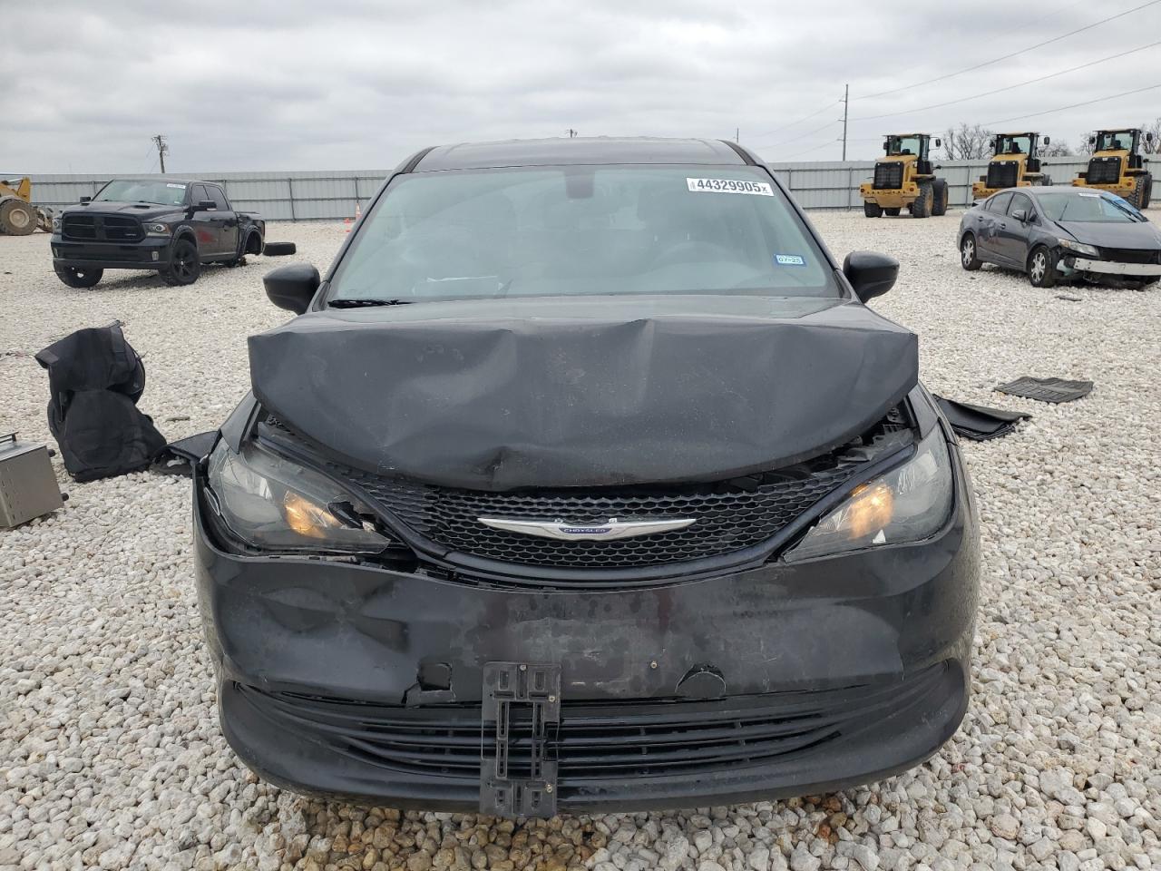 2020 Chrysler Voyager - Image 5