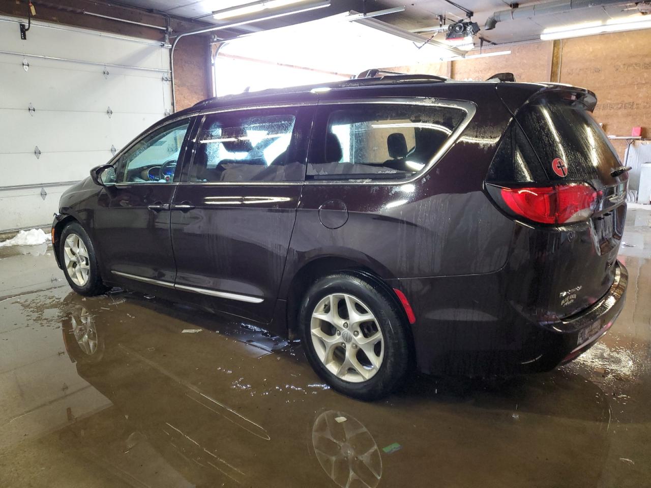 2017 Chrysler Pacifica - Image 2