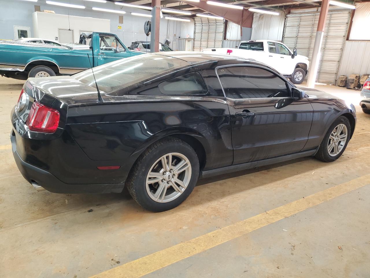 2010 Ford Mustang - Image 3