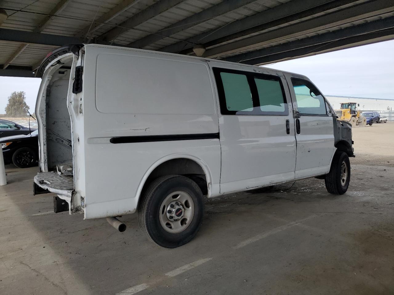 2007 GMC Savana - Image 3