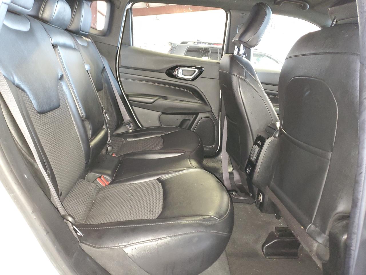 2022 Jeep Compass - Image 11
