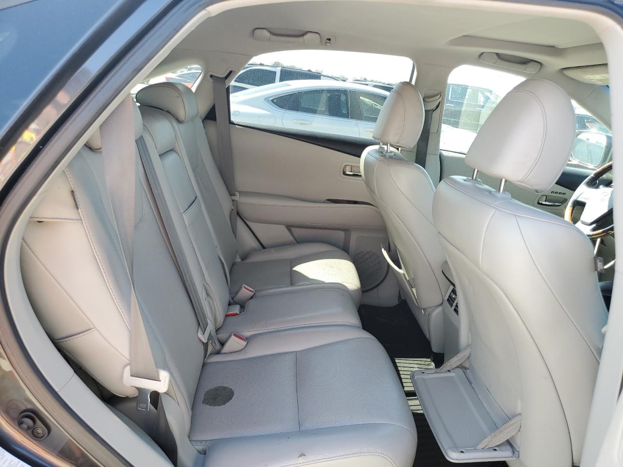 2010 Lexus RX - Image 11