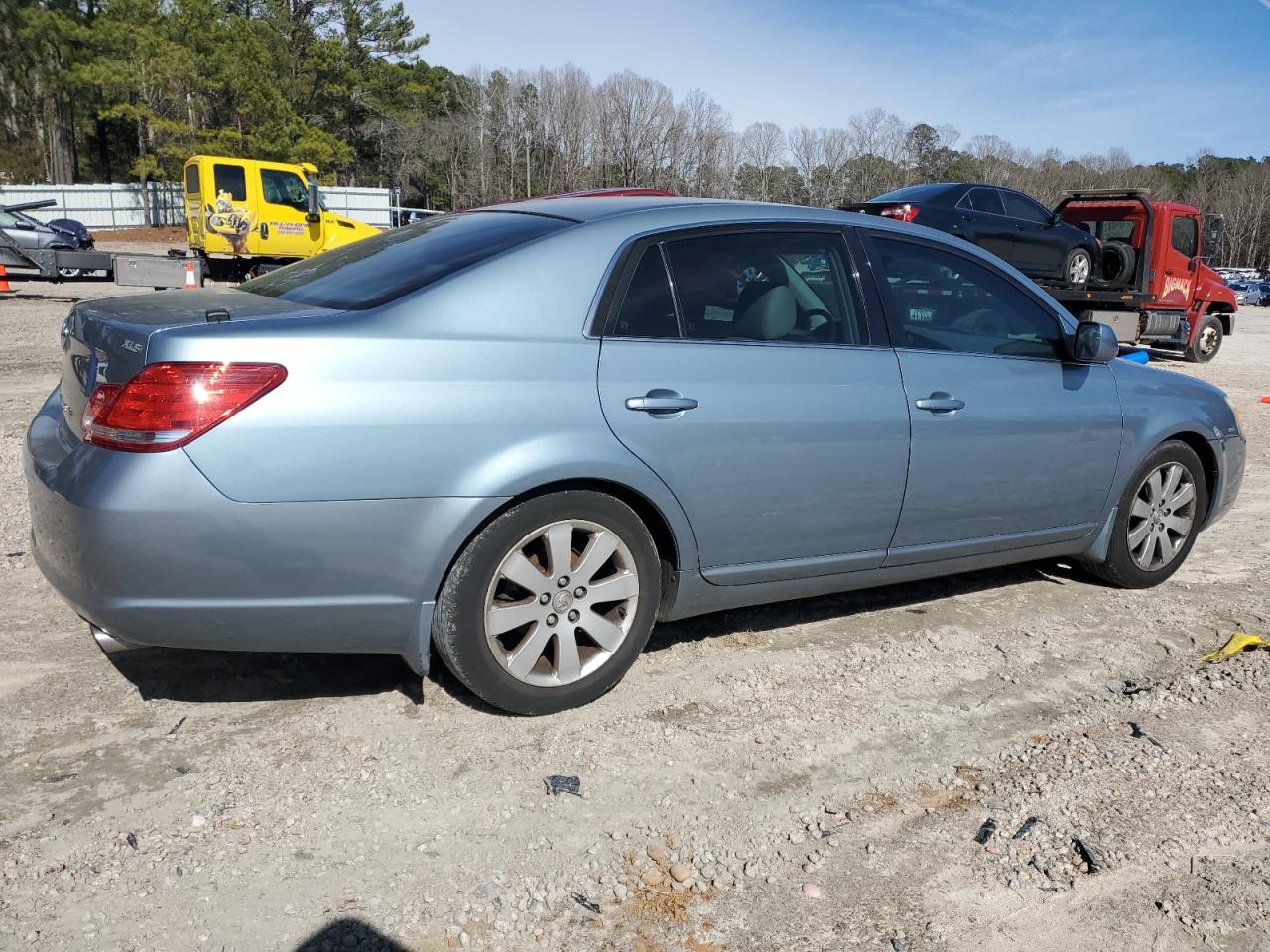 2005 Toyota Avalon - Image 3